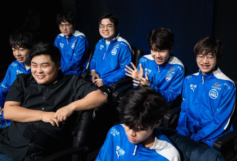 毫不夸张的讲,从比赛到现在这个战队已经输了将近16场比赛了,基本上是