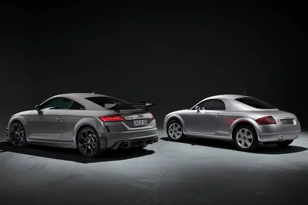 7秒搭载直列5缸发动机 奥迪tt rs coupe iconic版发布_腾讯新闻