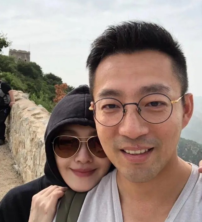 神秘账号爆"大s怀孕3月"!卖惨带货酸辣粉背后竟是汪小菲公司