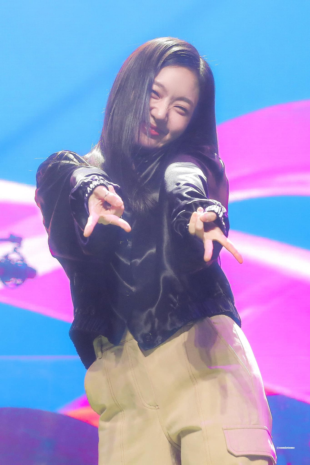 金高银粉丝见面会大跳女团舞,"前男友"齐聚一堂送祝福!