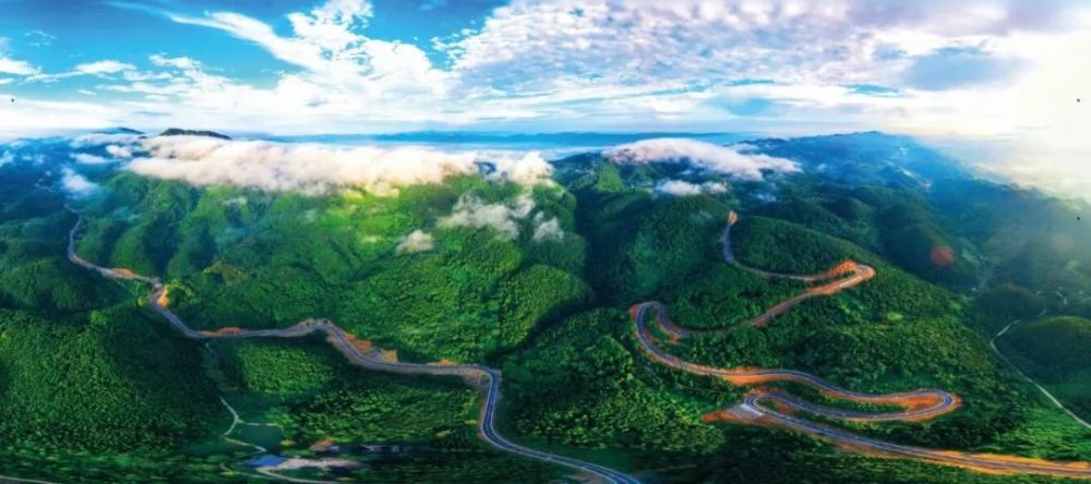 明月山旅游健康路蜿蜒盘旋▲ 天宝寨红旗山登山步道▲ 明月山旅游