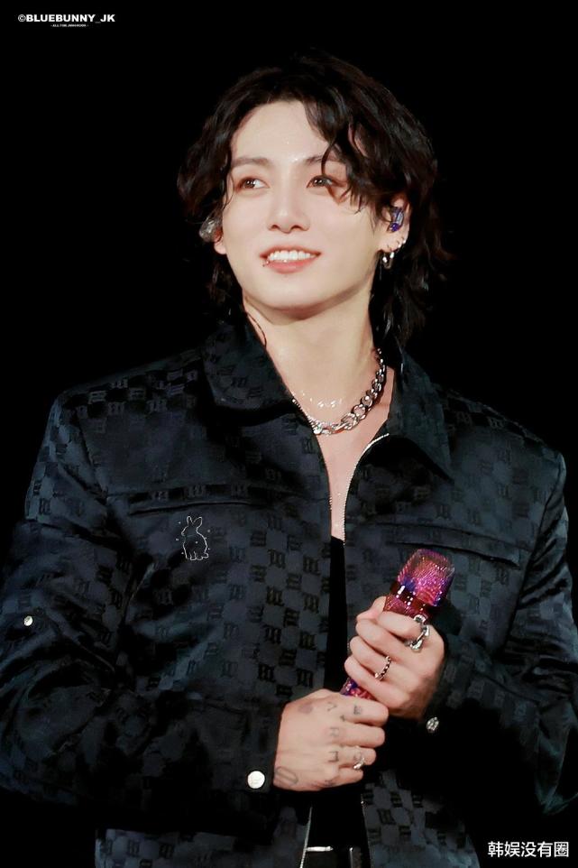 接着,a某继续说"这是bts田柾国亲自带过的渔夫帽,很有使用价值,而且这