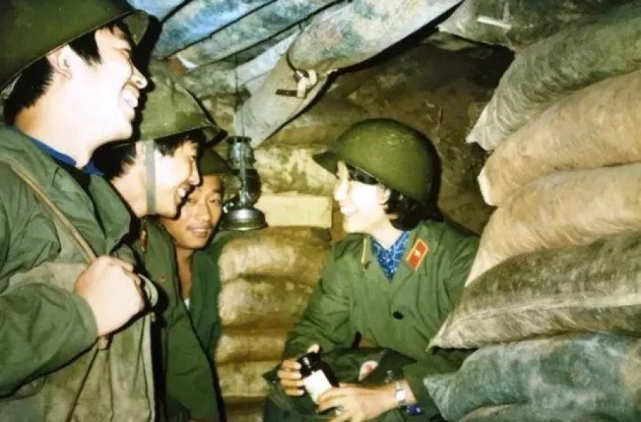 1987年,解放军在中越边境的战事仍未结束,入伍仅两年的赵慧作为后方