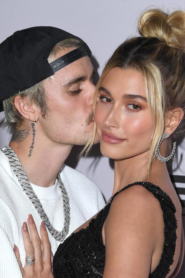 比伯前女友赛琳娜和妻子海莉亲密合照,网友:活久见