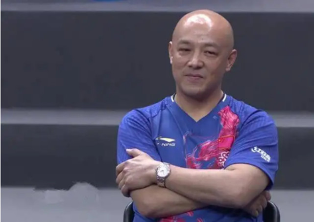 要知道此前孙颖莎的主管教练黄海城辞职后,孙颖莎就曾有一段时间没有