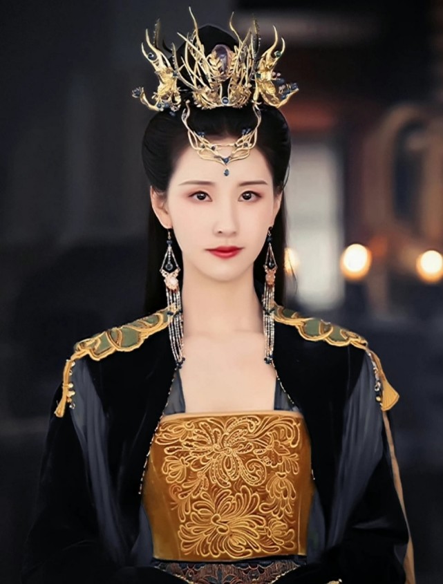 大美女陈都灵29岁生日,古装剧照素雅绝尘似是仙子,不愧是淡颜系美人!