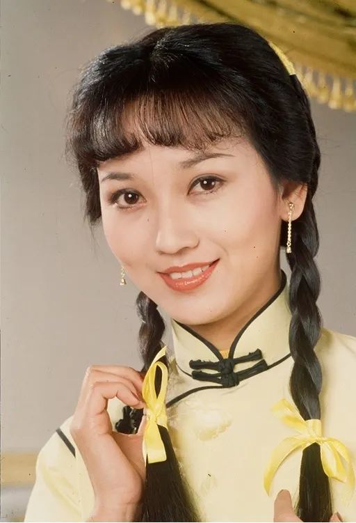 《上海滩》 饰冯程程《京华烟云》饰姚木兰《新白娘子传奇》饰白素贞