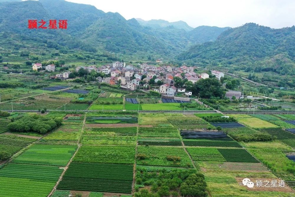 绍兴镜岭水库淹没区潭角村山环水绕田畴平旷