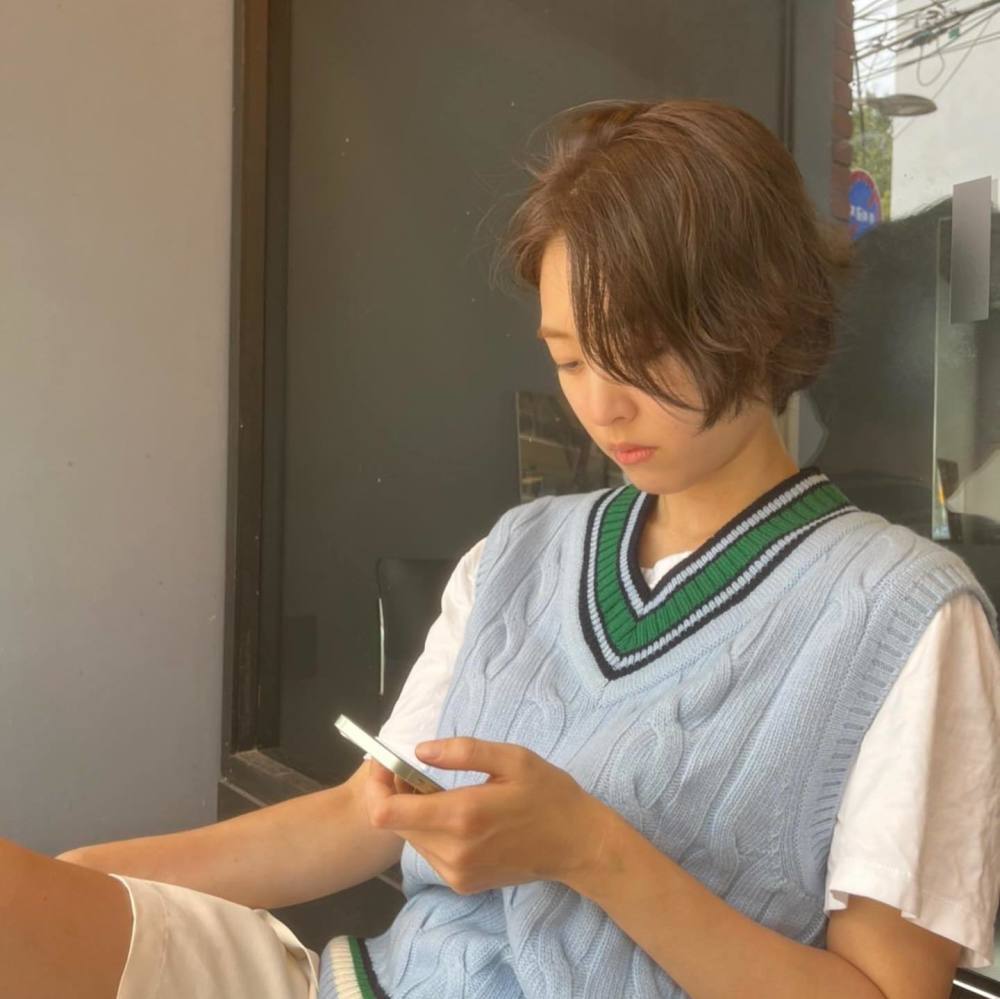 韩女神李沇熹短发宛如翩翩美少年,难怪是朴宝剑宋承宪的理想型_腾讯