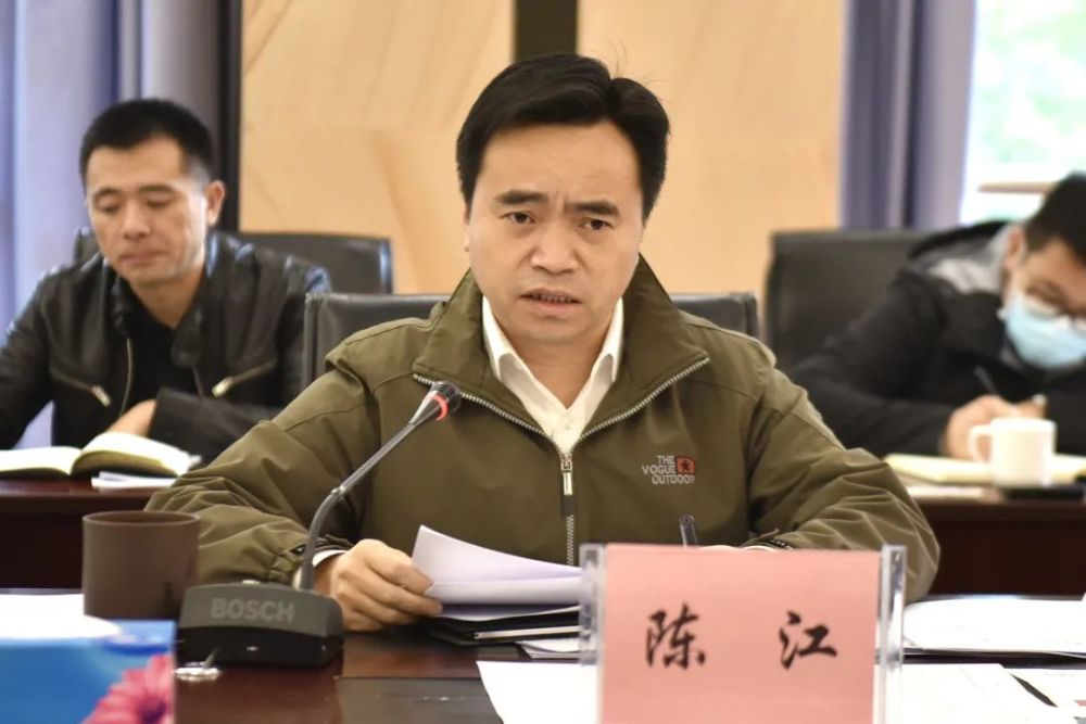 陈江在五华区召开招商引资工作专题会上强调四季度必须要打翻身仗确保