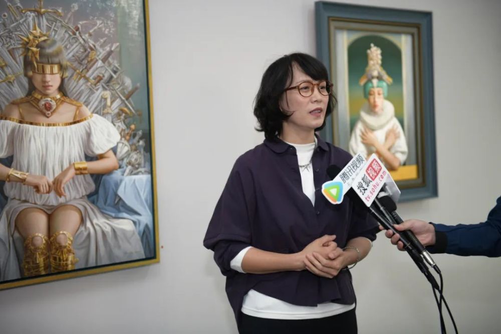 张钰接受媒体采访先声画廊画廊主罗忠学接受媒体采访中央美术学院美术