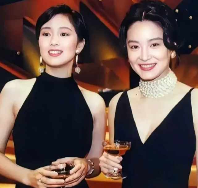 同样是50 ,这15位女星生图对比,谁是真冻龄,谁面目全非