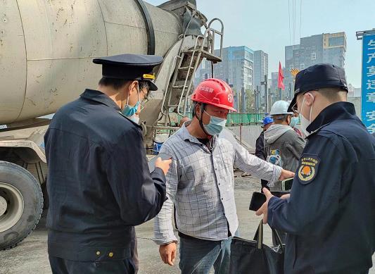 浙商證券研究所所長邱冠華都轉行看AI啦！網友稱見頂信號？英語能力評價