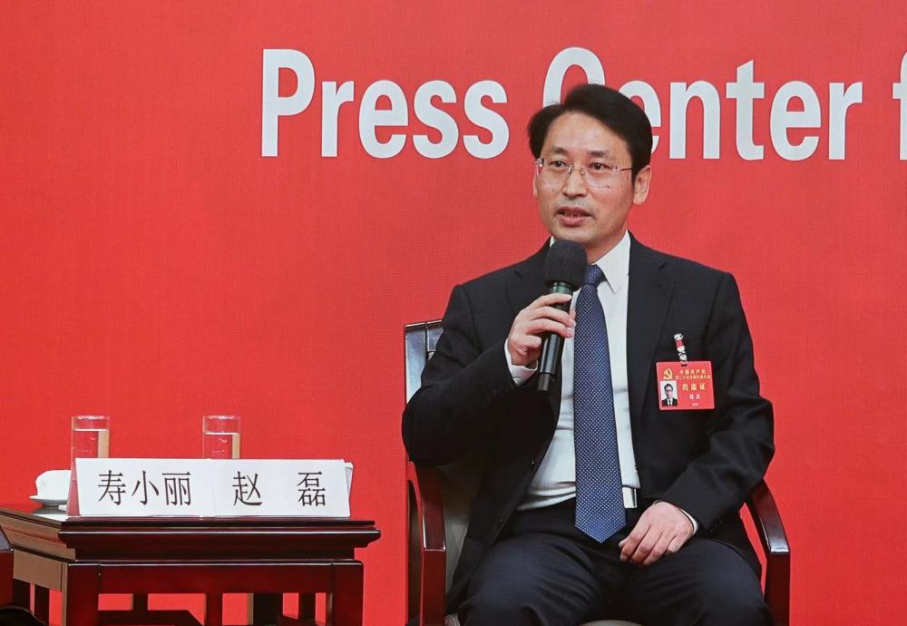 浙商證券研究所所長邱冠華都轉行看AI啦！網友稱見頂信號？英語能力評價