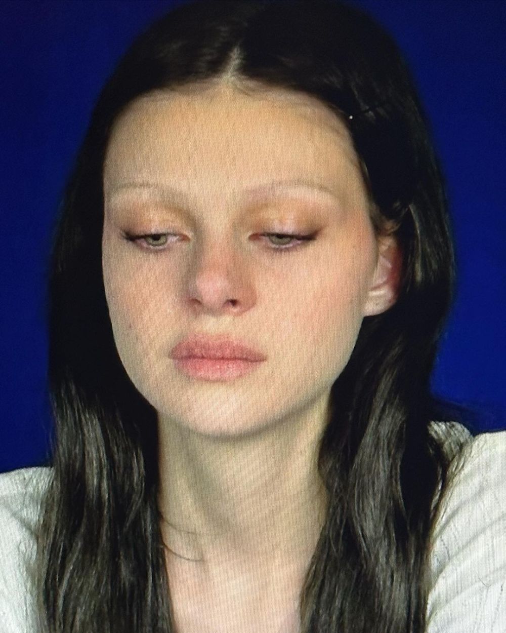 贝克汉姆儿媳妮可拉再度分享哭泣照,被指家庭矛盾仍未解决_腾讯新闻