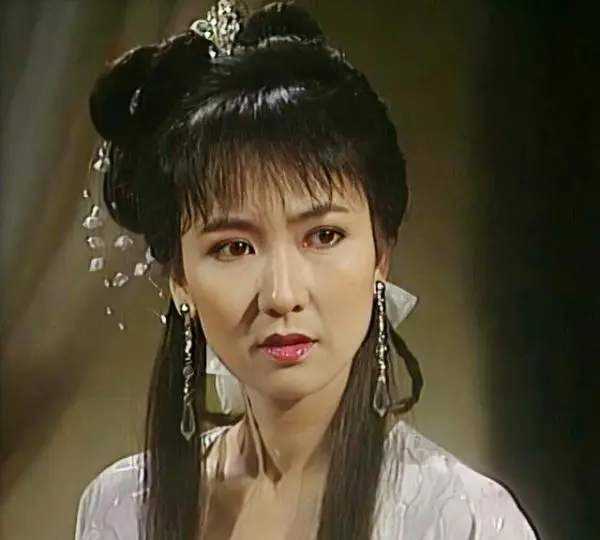 "小青"陈美琪:被遗弃,遭背叛坚强搞事业,不孕领养女儿有大爱