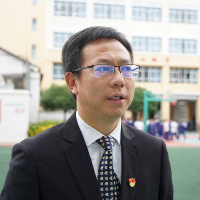 下关四小展体育风采育文明校园