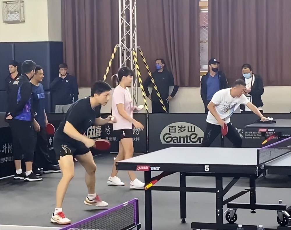 陈幸同一直没有专门的主管教练,马俊峰指导就帮陈幸同训练.