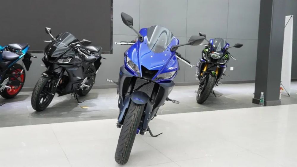 38万元起,新人笑,旧人哭,22款雅马哈入门仿赛yzf-r3 车型展示_腾讯