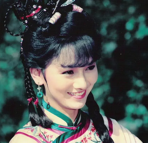 39岁《新白娘子传奇》白素贞.