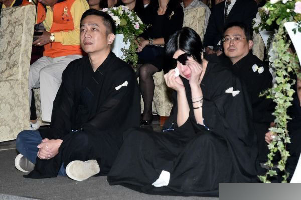 老戏骨陈昭荣疑婚变,与长发女共度15小时,隔天开车送她看妇产科