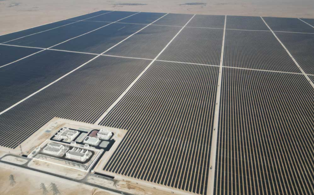 超过180万块面板，卡塔尔建成该地区最大的太阳能光伏电站_图1-1