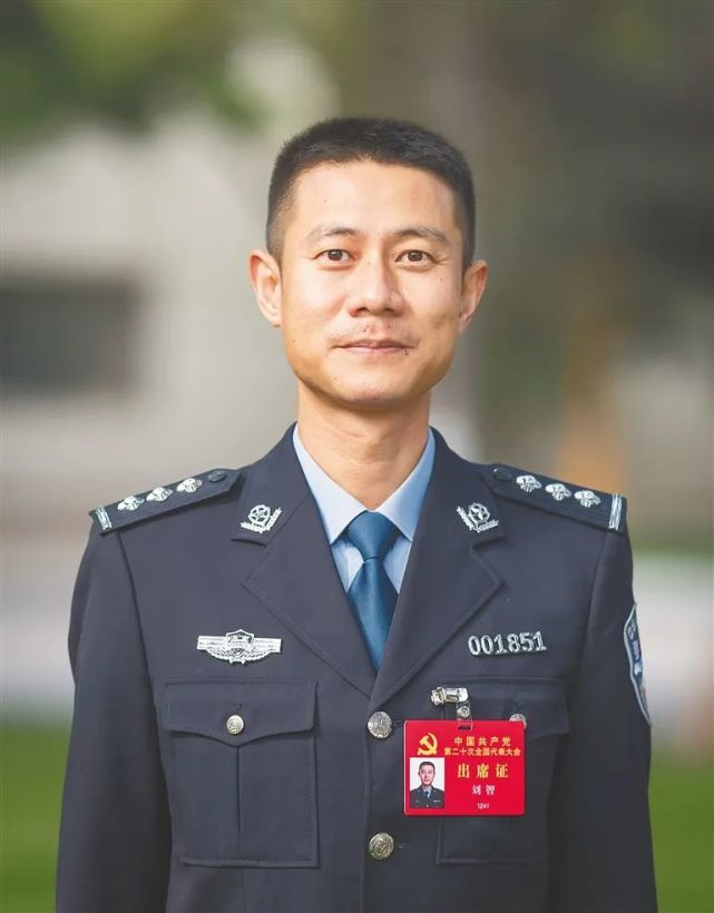 海南省公安厅海岸警察总队第一支队红岛海岸派出所所长刘智记得,在2个