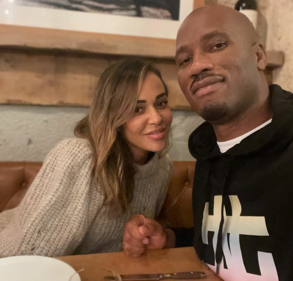 44岁德罗巴携白人超模亮相金球奖,为她踹掉相伴20年黑人妻子_腾讯新闻