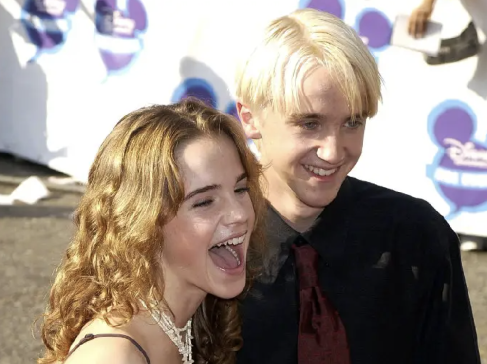 "马尔福"爱过"赫敏",《哈利波特》4对相爱的童星后来都散了