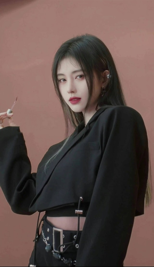 四千年美女鞠婧祎,大胆挑战挑染发型惊艳又大气,让网友直呼老婆!