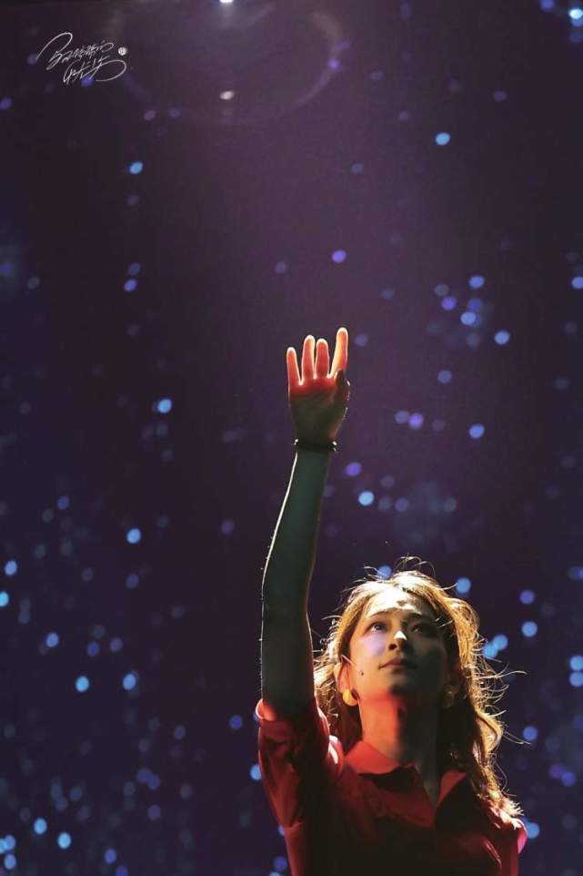 在做演员之前,陈昊宇是唱歌比赛歌手出身,这两年在拍戏之外,她还发挥