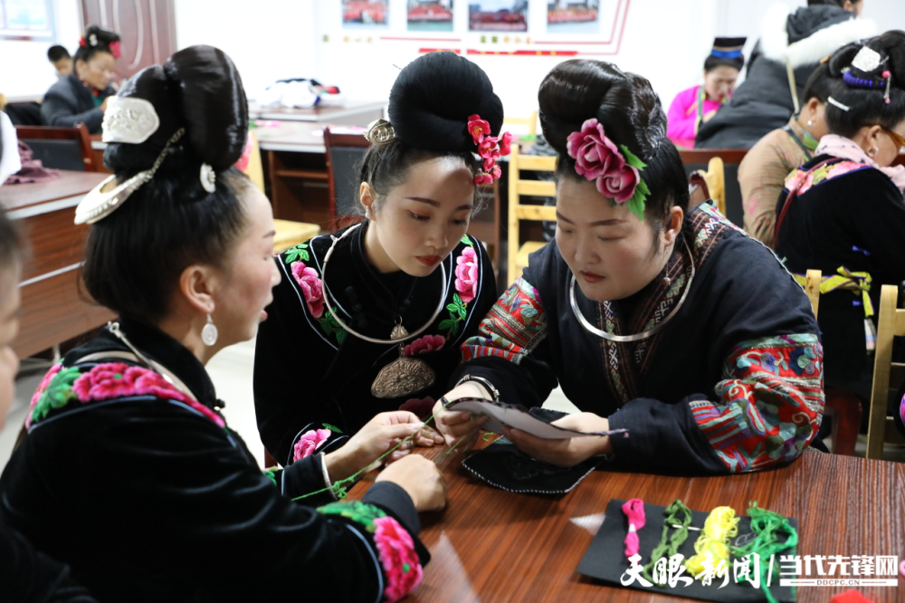 二十大时光雷山县绣娘杨树桢党把幸福送到了我们手中