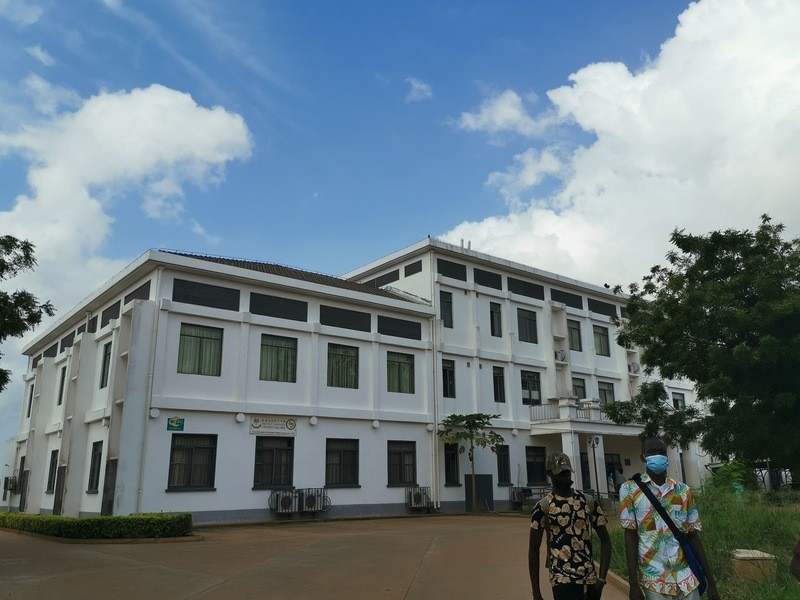 中国姑娘在美国私立大学教中文,她发现……_腾讯新闻