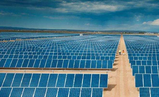 中国帮卡塔尔建沙漠太阳能发电站，技术领先，自动跟踪太阳光系统cad2019安装教程