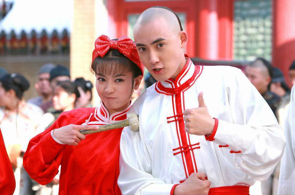 张檬,金恩圣举办婚礼,"五阿哥"和"紫薇"分别担任伴郎和伴娘_腾讯新闻