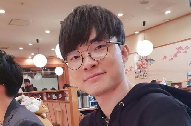 lol:解说米勒开团faker,荣誉硬嘴硬,官方提问谁是s赛最好的选手_腾讯