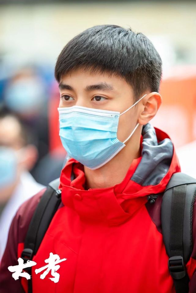 喜欢头脑风暴的王宥钧，在《大考》表演中学会做减法｜演员新势力_腾讯新闻