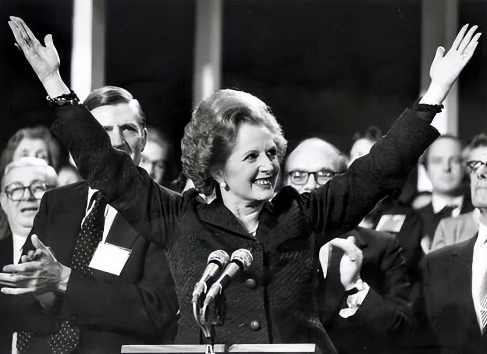 同为女首相,为何特拉斯光速下台,撒切尔却执政11年备受人尊敬_腾讯