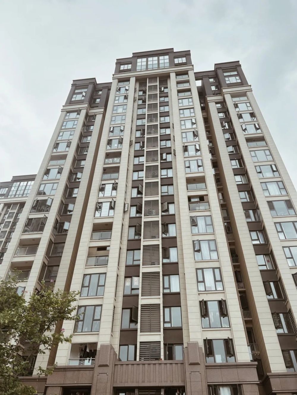 倒挂神盘祥浦苑:房价涨了,业主怒了?_腾讯新闻