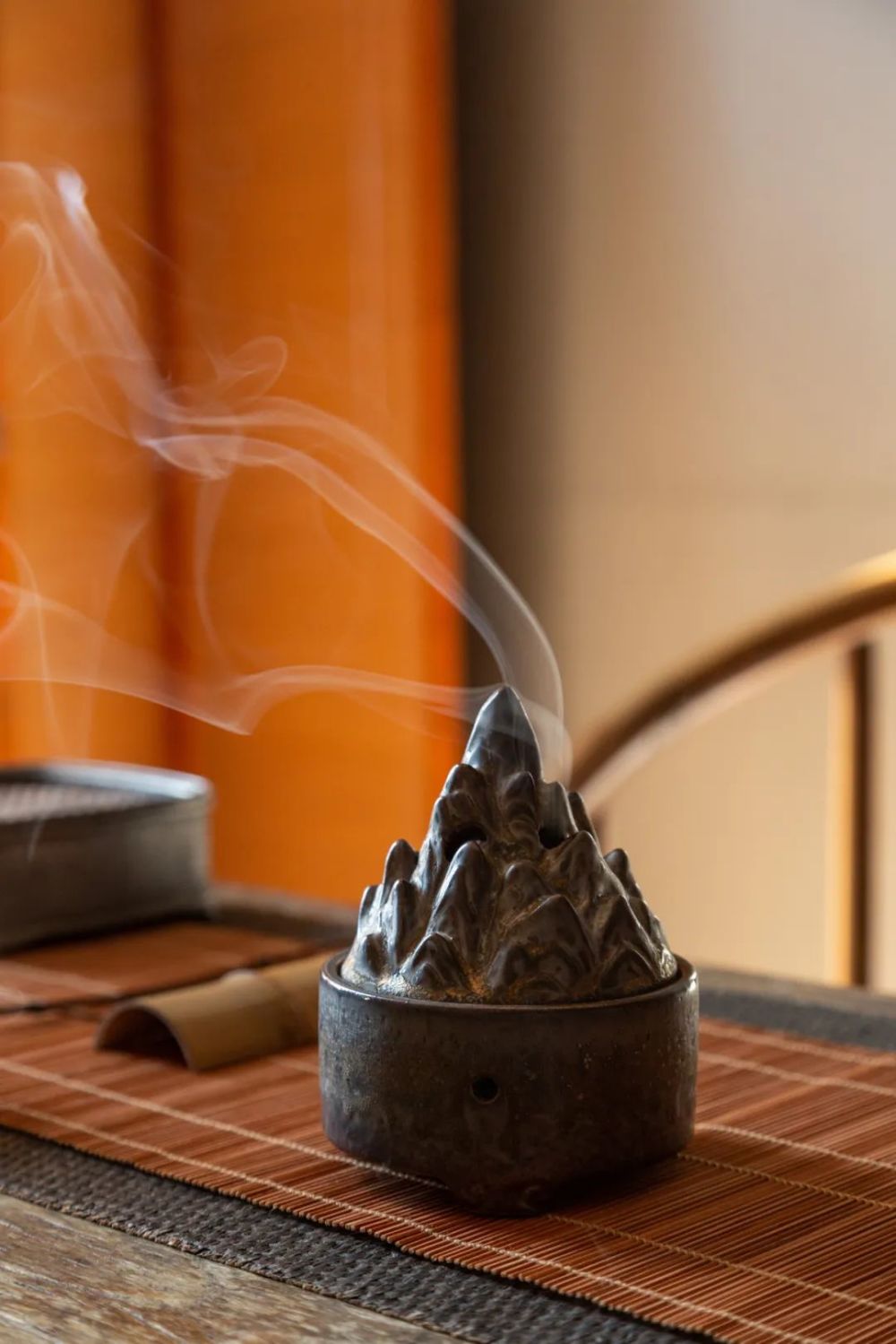 铁锈釉 博山炉|古代最"仙儿"的香炉,烟从山峦出,意境感十足_腾讯新闻