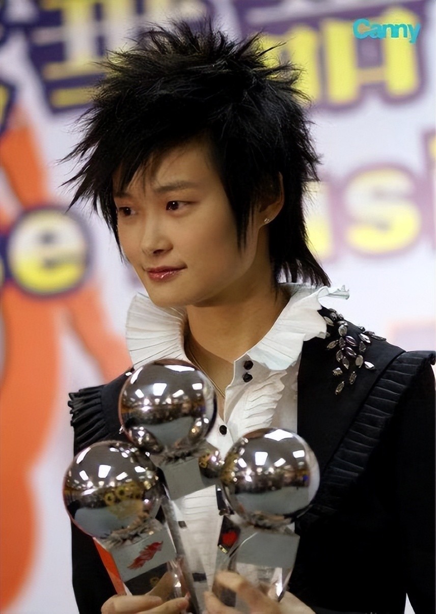 单身38年无人敢娶,又患上"不死癌症",李宇春到底怎么熬过来的插图6