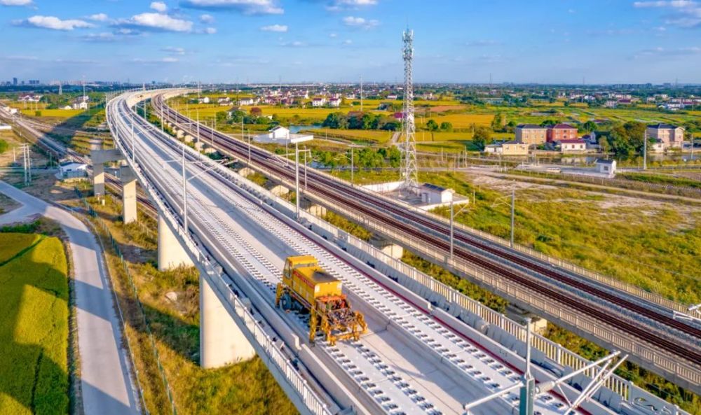 南沿江城际铁路太仓段开始铺轨