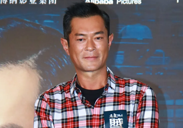 吴君如为古天乐庆52岁生日,两人隔空献吻感情好,方中信夫妇现身