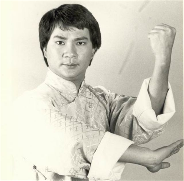 81版《霍元甲》:首部引进内地的港剧,梁小龙曾因爱国言论被封杀_腾讯