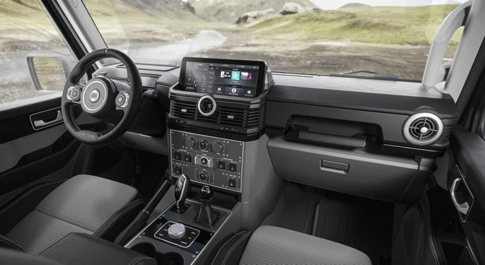 名叫掷弹兵英力士复古越野车下线外观酷似路虎卫士