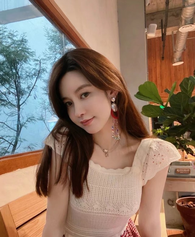 曝张大奕被男友求婚,满脸笑容甜喊愿意,现场曝光男方身份引猜测