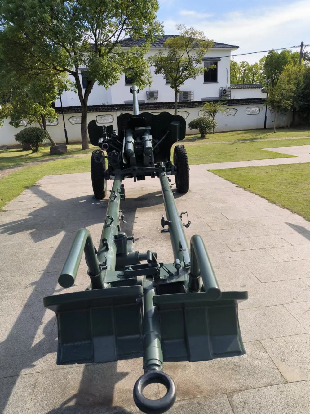 56式加农炮和54式122mm榴弹炮,是装备我军的第一代摩托化行军的火炮