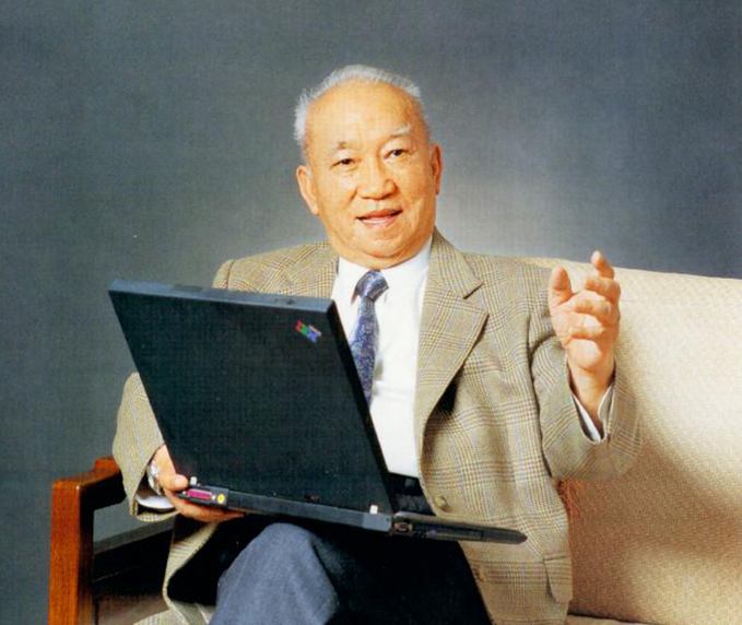 新中国成立之际回家,建设百废待兴的祖国,我以自己是第1代航天人自豪