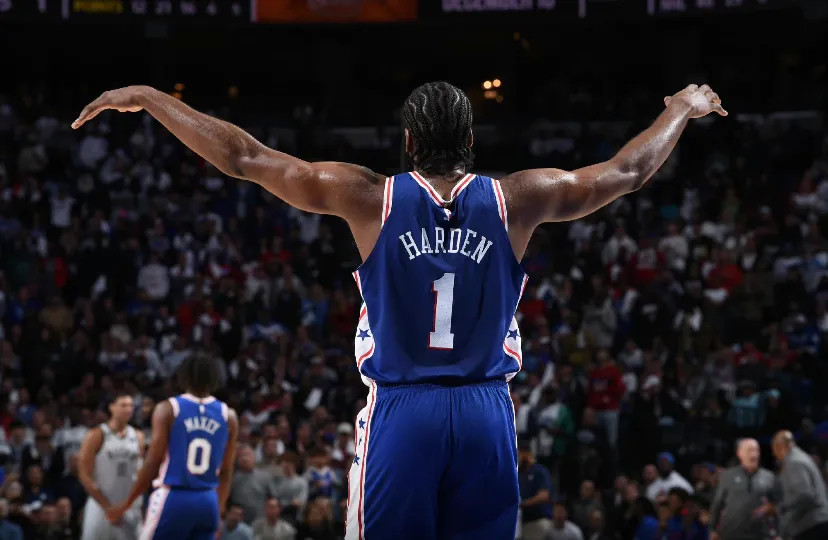 哈登76人队史首人!一成就nba仅有4位球星做到,恩比德快醒醒_腾讯新闻