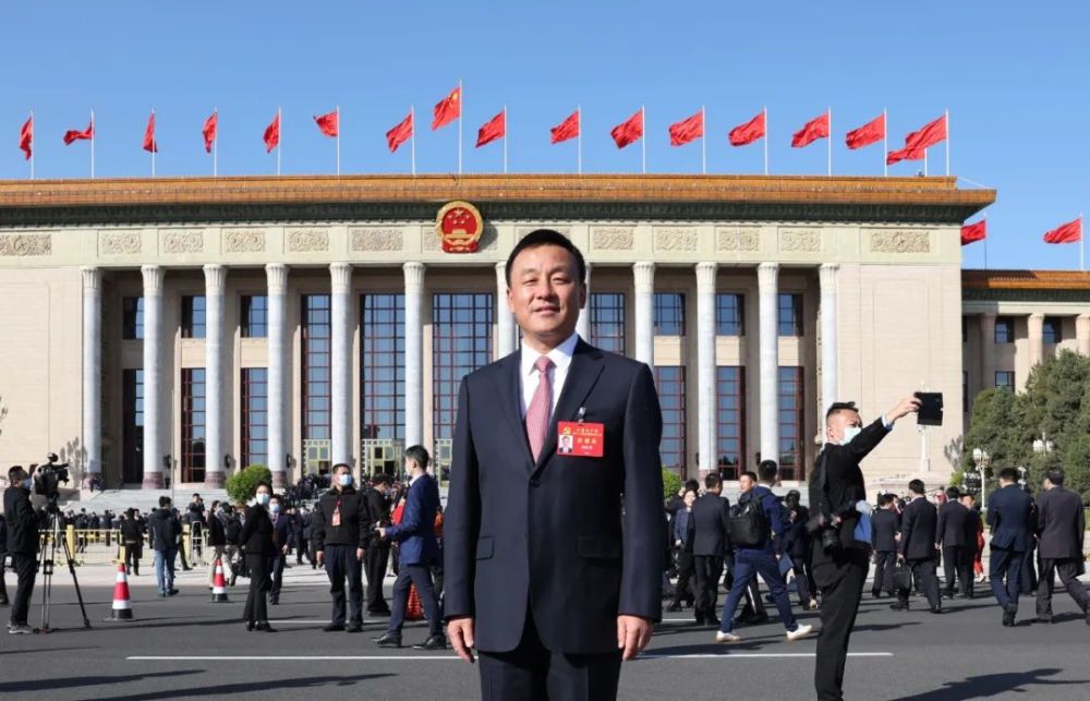 何江川代表加快绿色转型贡献长庆力量